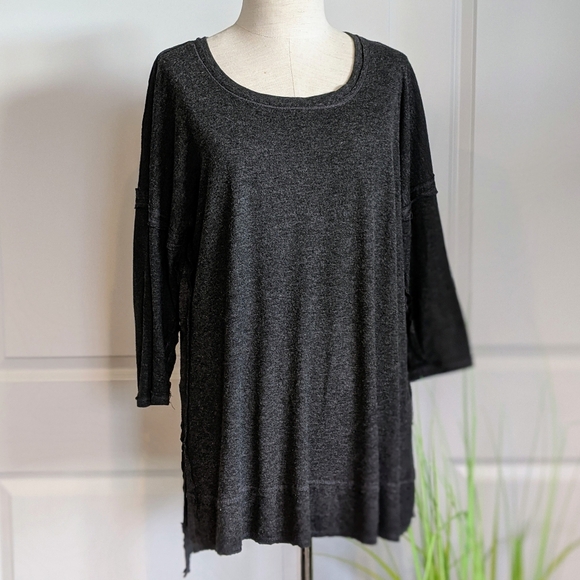 Bordeaux Tee 3/4 Sleeve Exposed Seams Round Neck High Low Hem Charcoal M NWOT - Picture 1 of 7